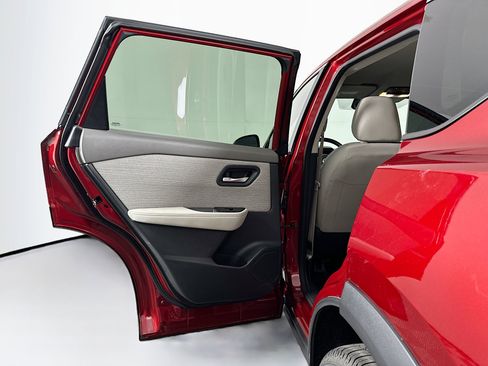 Used 2023 Nissan Rogue SV image 25