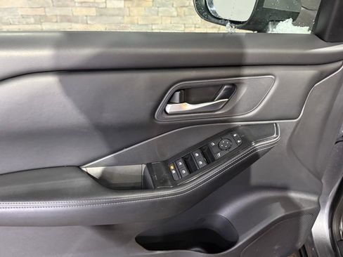 Certified 2025 Nissan Rogue SV image 10