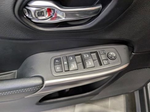 Used 2022 Jeep Cherokee Latitude Lux AWD/4WD image 13