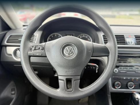 Used 2013 Volkswagen Passat 2.5 S FWD image 24