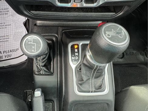 Used 2018 Jeep Wrangler Unlimited Sahara w/ Dual Top Group AWD/4WD image 20