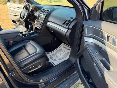 Used 2017 Ford Explorer XLT w/ Equipment Group 202A image 14