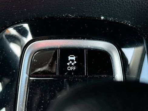 Used 2022 Toyota Corolla LE FWD image 31