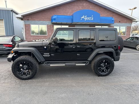 Used 2017 Jeep Wrangler Unlimited Sport w/ Connectivity Group image 3