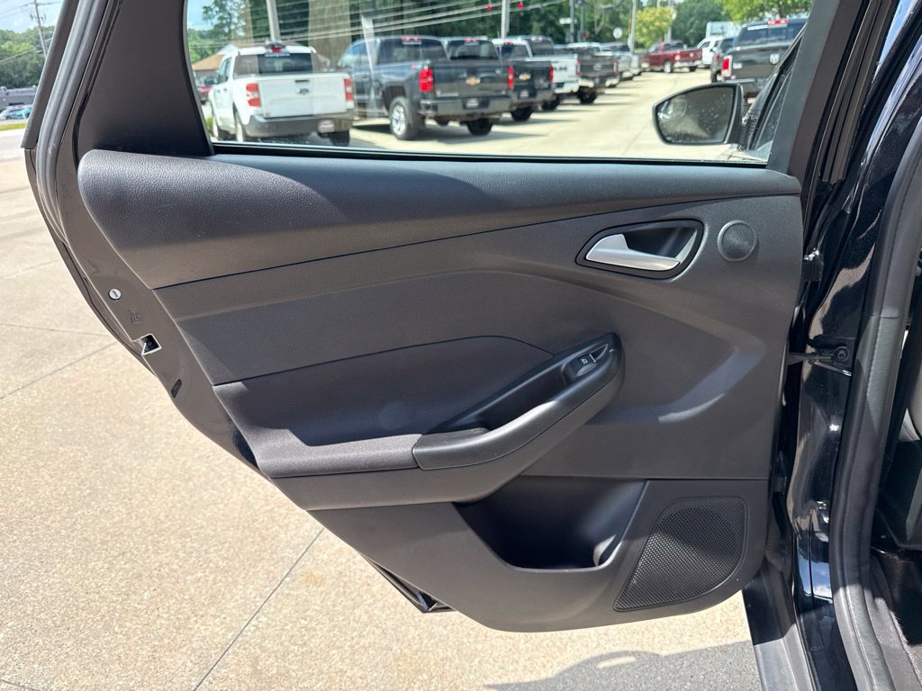 Used 2018 Ford Focus Titanium FWD image 39