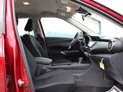 Certified 2024 Nissan Kicks SV image 13