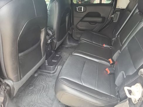 Used 2021 Jeep Wrangler Unlimited Sahara AWD/4WD image 13