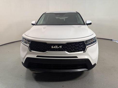Used 2023 Kia Sorento LX FWD image 2