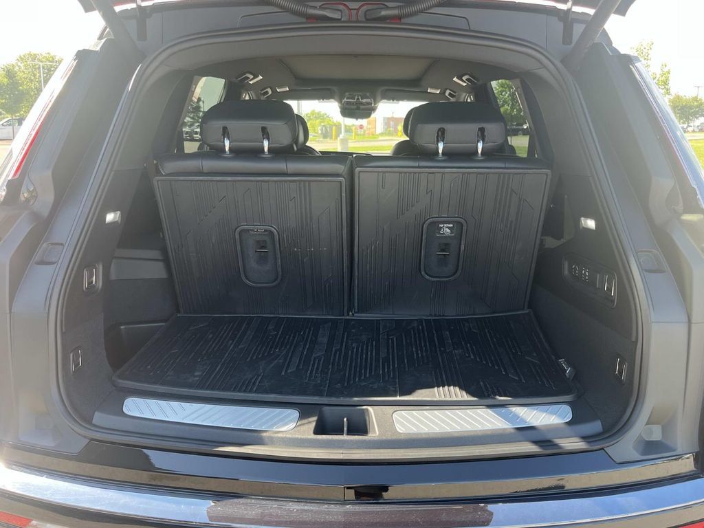 Certified 2026 Cadillac Vistiq Sport w/ LPO, Floor Liner Package AWD/4WD image 12