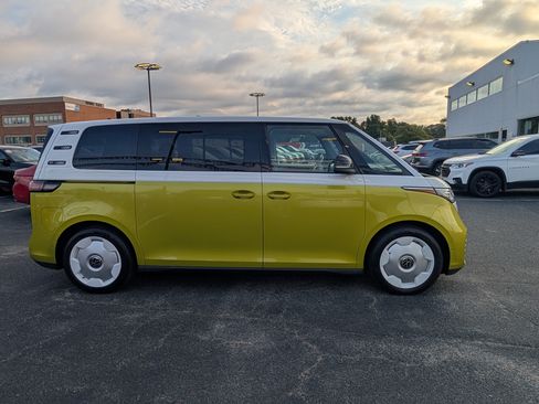 Used 2025 Volkswagen ID. Buzz 1st Edition w/ Cupholders Package AWD/4WD image 2
