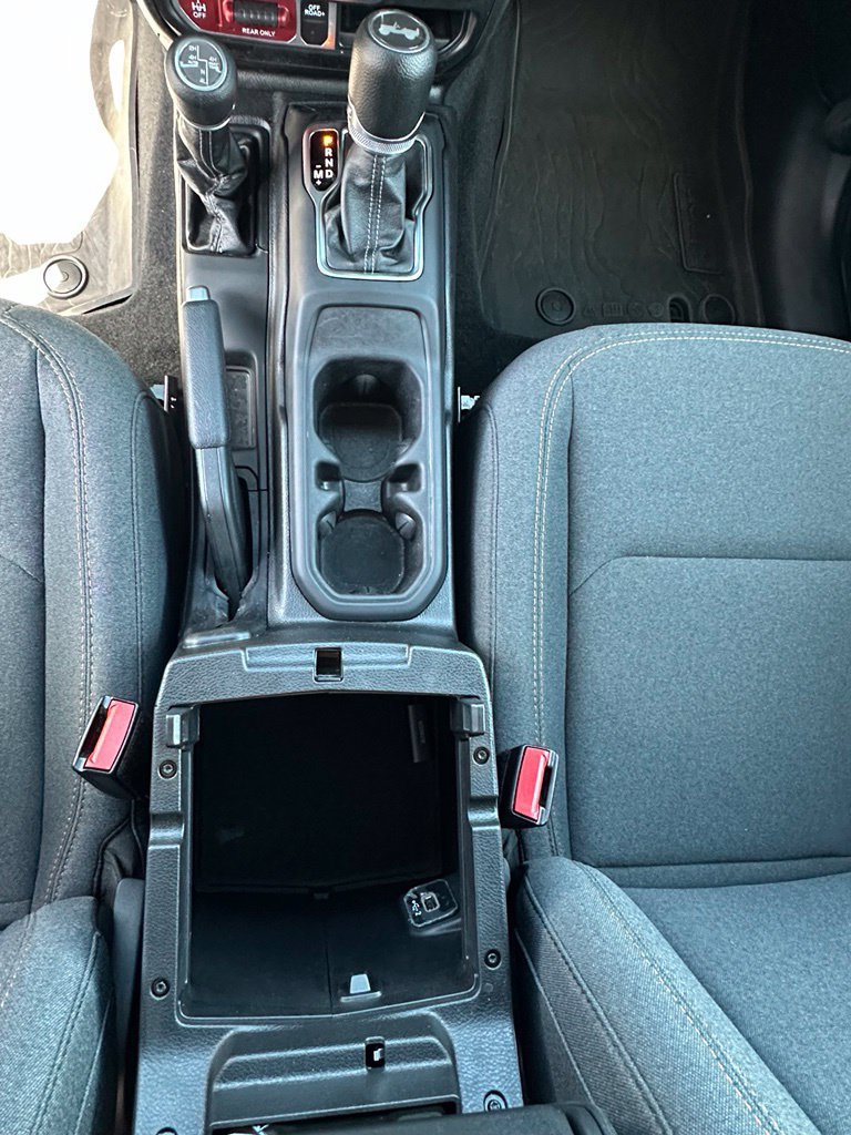 Used 2024 Jeep Wrangler Unlimited AWD/4WD image 18