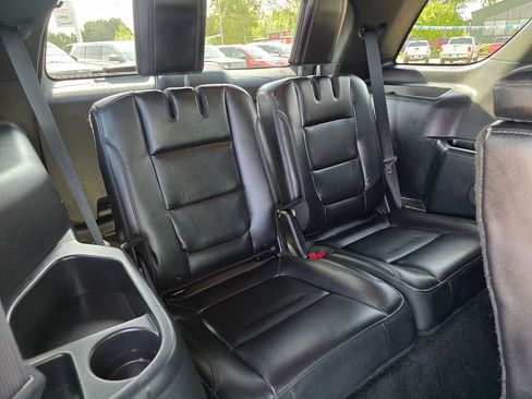 Used 2017 Ford Explorer XLT w/ Equipment Group 202A FWD image 22