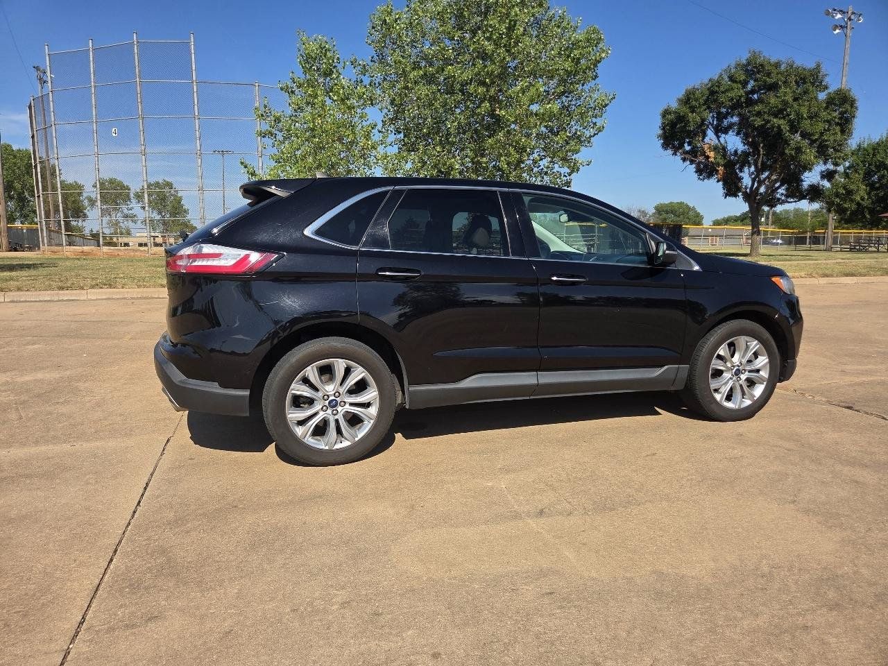 Used 2021 Ford Edge Titanium FWD image 27