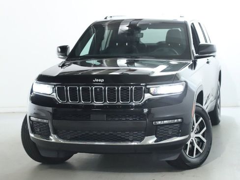 Used 2024 Jeep Grand Cherokee L Limited w/ Luxury Tech Group II image 3