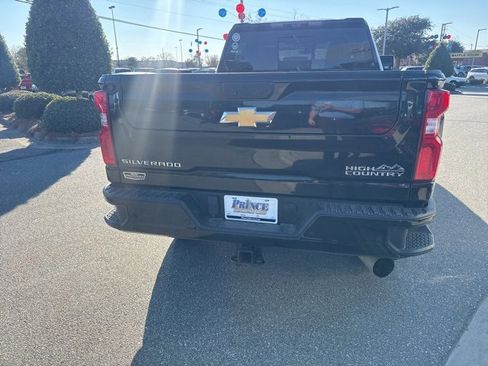 Used 2023 Chevrolet Silverado 2500 High Country w/ Technology Package image 4