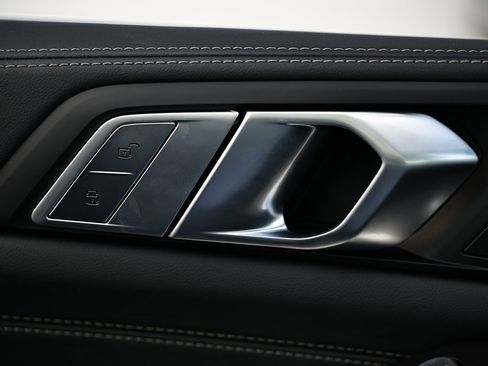 New 2026 BMW X7 xDrive40i w/ Premium Package image 15