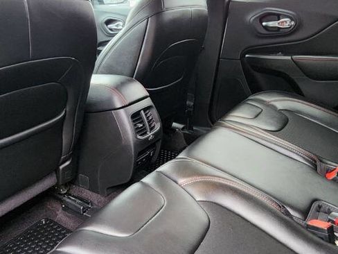 Used 2019 Jeep Cherokee Trailhawk w/ Comfort/Convenience Group image 21