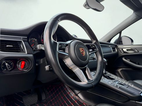 Used 2018 Porsche Macan AWD/4WD image 39
