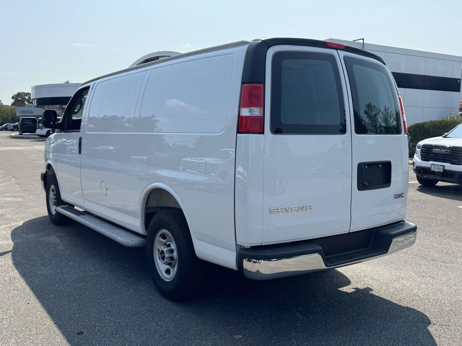 Used 2025 GMC Savana 2500 w/ Driver Convenience Package RWD image 4