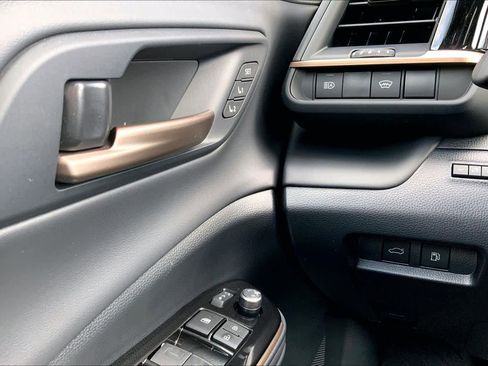 Used 2026 Toyota Crown Limited w/ Advanced Technology Package image 34