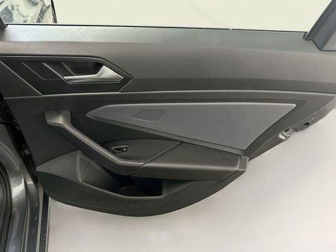 Used 2025 Volkswagen Jetta SE FWD image 31