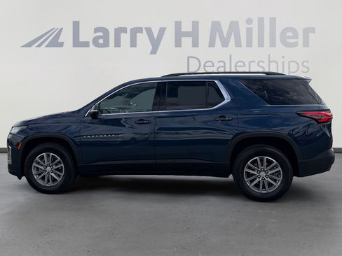 Used 2022 Chevrolet Traverse LT image 2