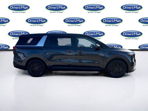 Used 2025 Kia Carnival FWD image 8