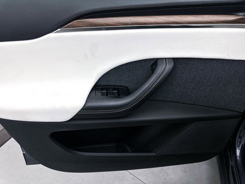 Used 2022 Tesla Model X image 16