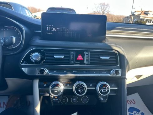 Used 2023 Genesis G70 2.0T image 23