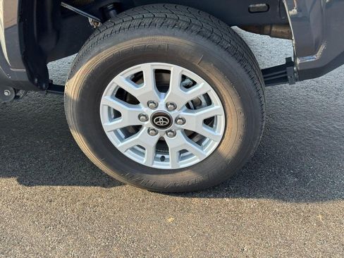 Certified 2024 Toyota Tacoma SR AWD/4WD image 7