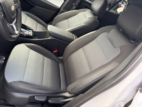 Used 2025 Chevrolet Trax LT w/ LT Convenience Package image 15