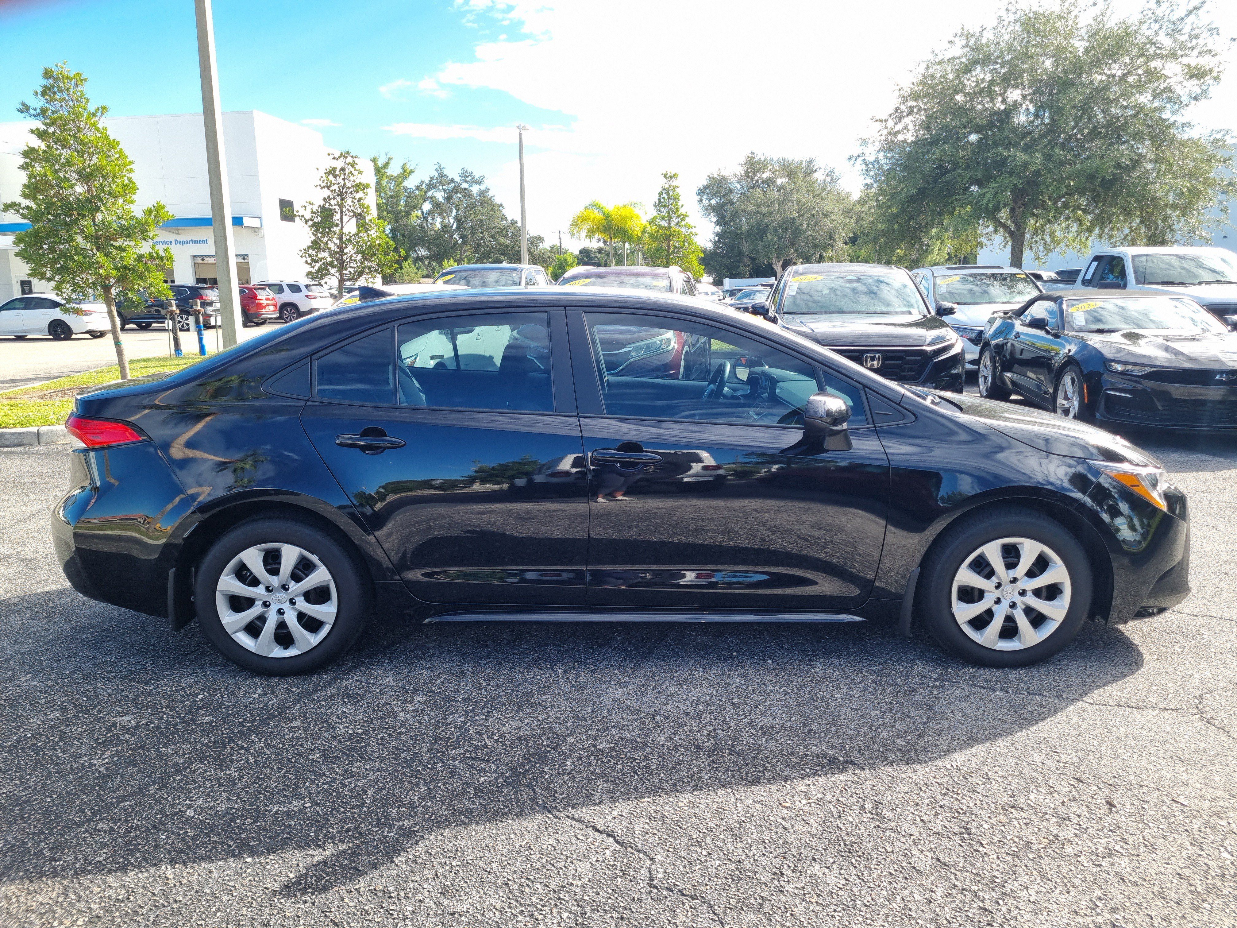 Used 2025 Toyota Corolla LE FWD image 8