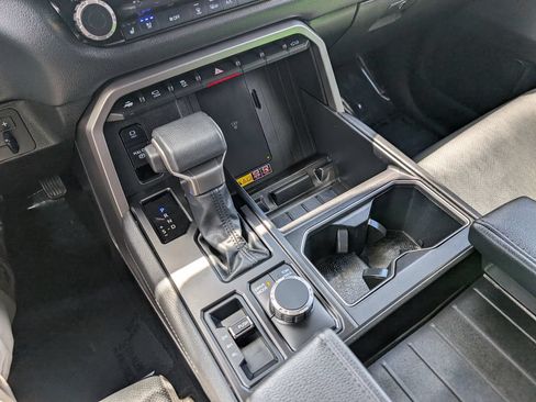 Used 2025 Toyota Tundra Limited AWD/4WD image 22
