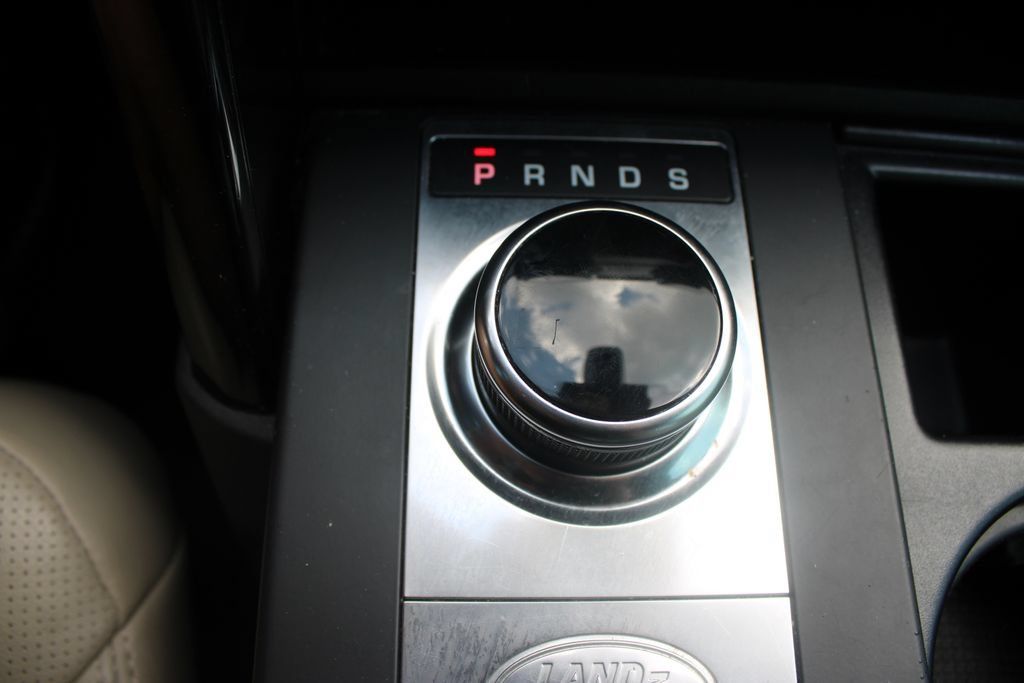 Used 2019 Land Rover Discovery SE AWD/4WD image 29