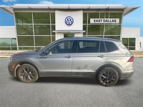 Used 2022 Volkswagen Tiguan SE image 1