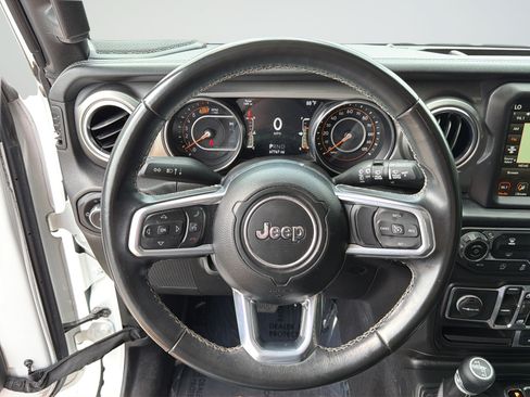 Used 2022 Jeep Wrangler Unlimited Sahara AWD/4WD image 16