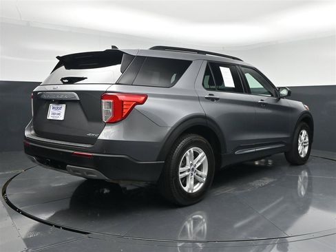 Used 2022 Ford Explorer XLT w/ Equipment Group 202A AWD/4WD image 6