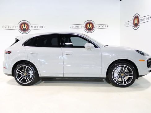 Used 2020 Porsche Cayenne Turbo AWD/4WD image 43