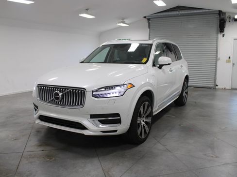 Used 2022 Volvo XC90 T8 Inscription w/ Advanced Package AWD/4WD image 3
