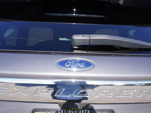 Certified 2021 Ford Explorer 2WD image 28