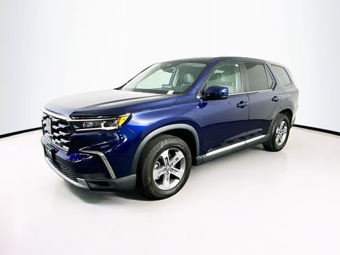 Used 2025 Honda Pilot EX-L image 3