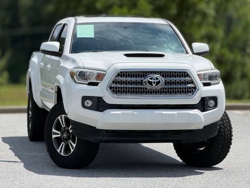 Used 2017 Toyota Tacoma TRD Sport w/ Premium & Technology Package RWD image 4