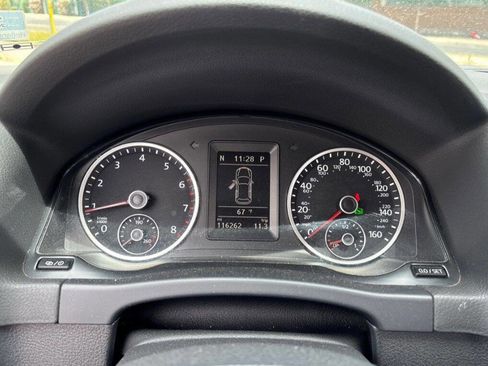 Used 2014 Volkswagen Tiguan S FWD image 9