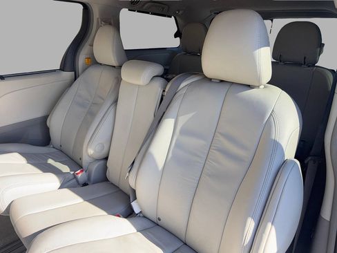 Used 2011 Toyota Sienna XLE FWD image 23