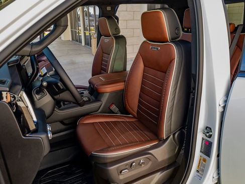 Used 2026 GMC Sierra 3500 Denali Ultimate w/ LPO, Black Badging Package image 29