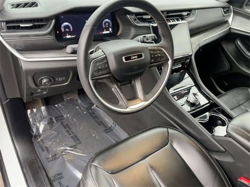 Used 2023 Jeep Grand Cherokee L Limited image 11