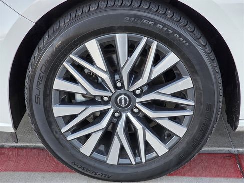 Used 2023 Nissan Altima 2.5 SV image 9