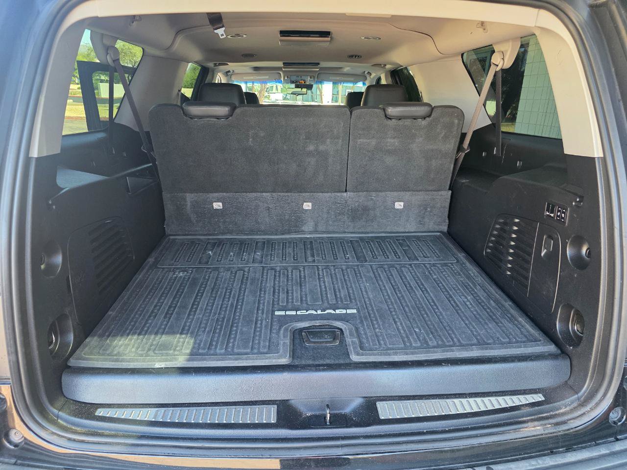 Used 2019 Cadillac Escalade ESV Luxury AWD/4WD image 14