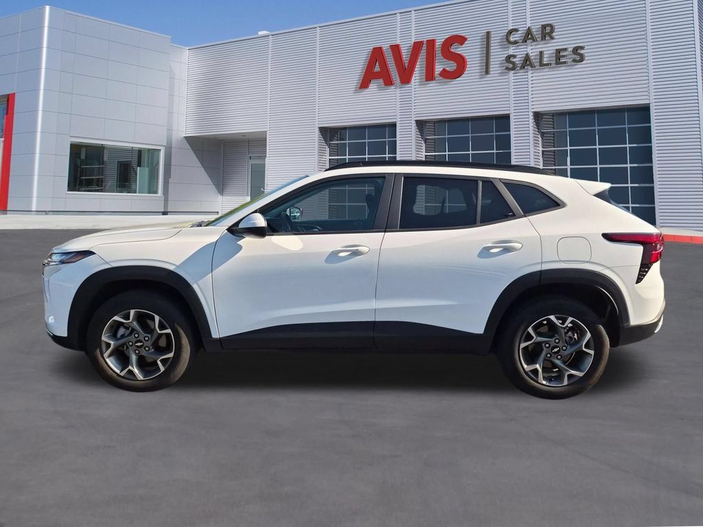 Used 2025 Chevrolet Trax LT w/ LT Convenience Package FWD image 10