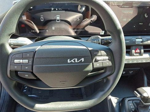 New 2025 Kia K4 LXS image 10